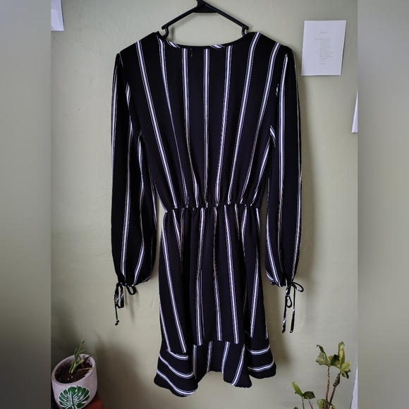 Band of Gypsies Women's Medium Black Pinstripe Faux Wrap Dress - Picture 15 of 16